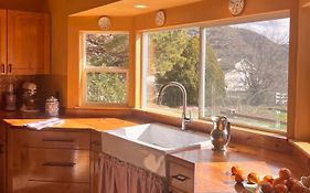 Sunshine House - Nestled In Page Springs